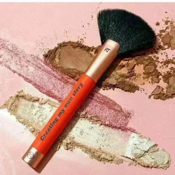 Makeup Brush -Real Techniques x Female Collective Genuine Glow Fan Makeup - Picture 4 of 4